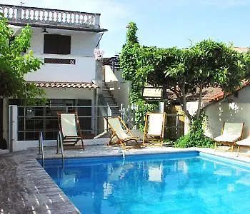 *** Hotel Hôtel Sous les Figuiers Saint-Rémy-de-Provence France